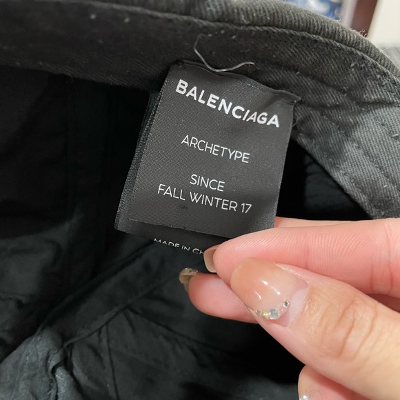 Classic Baseball Cap with Balenciaga embroidered logo - Picture 3 of 6